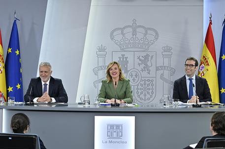 7/01/2025. Rueda de prensa tras el Consejo de Ministros: Pilar Alegría, Carlos Cuerpo y Ángel Víctor Torres. El ministro de Política Territo...